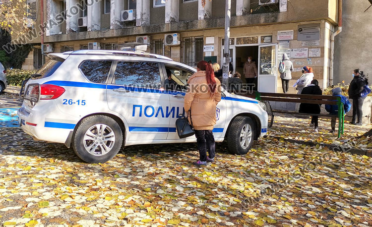 Глобиха две жени без маска пред социалната служба в Хасково