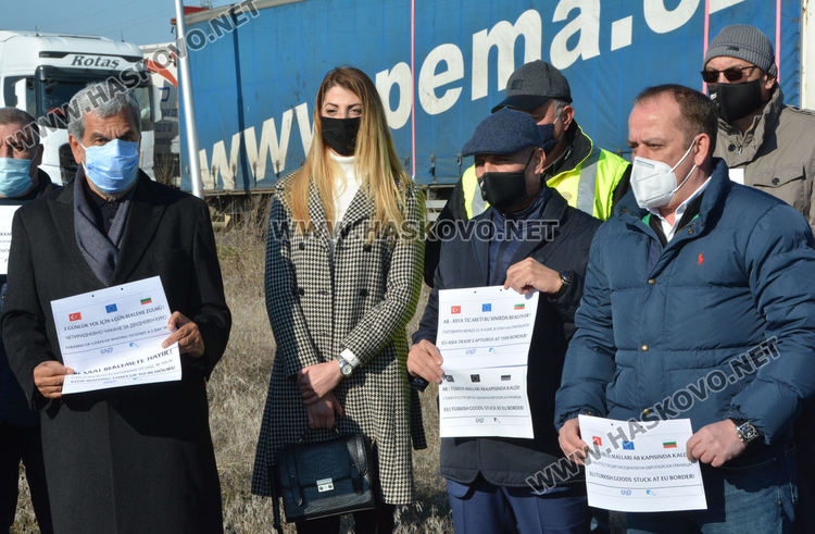 Шофьори излязоха на протест на българо-турската граница заради забавяне 