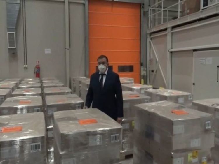 Здравният министър показа кашоните с нискомолекулярен хепарин