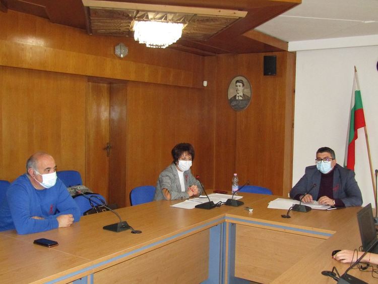 Четири нови респиратора за болниците в областта доставя здравното министерство