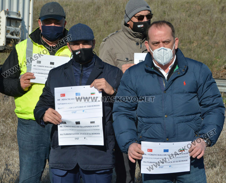 Шофьори излязоха на протест на българо-турската граница заради забавяне 