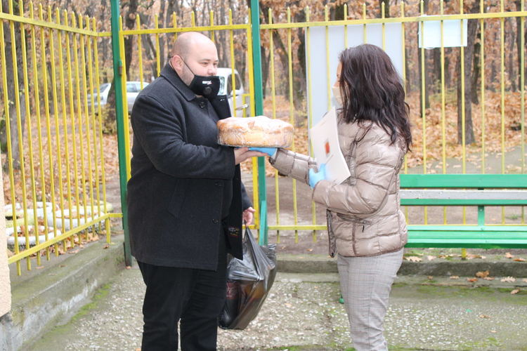 Кметът с поздравителен адрес по повод Международния ден на хората с увреждания 