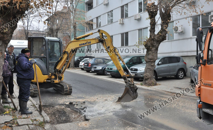 Част от Хасково без вода заради ВиК авария, затвориха част от „Кирков“