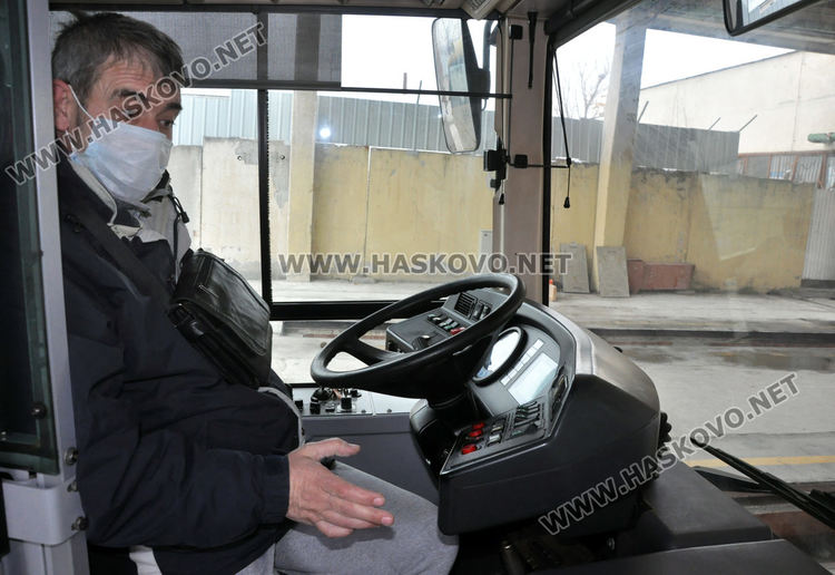 В Хасково пристигна първият тролейбус от Чехия, 4 от 8 шофьори в болничен