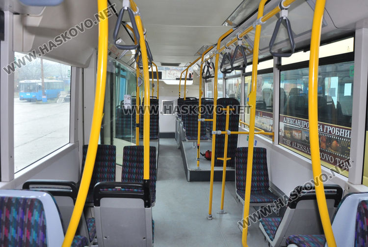 В Хасково пристигна първият тролейбус от Чехия, 4 от 8 шофьори в болничен