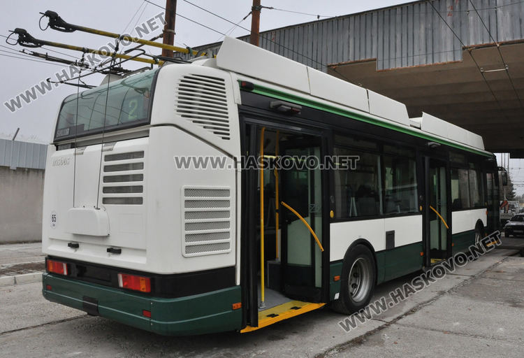 В Хасково пристигна първият тролейбус от Чехия, 4 от 8 шофьори в болничен