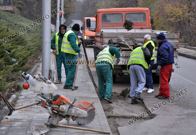 Монтираха подемник за хора с увреждания към монумента „Света Богородица“