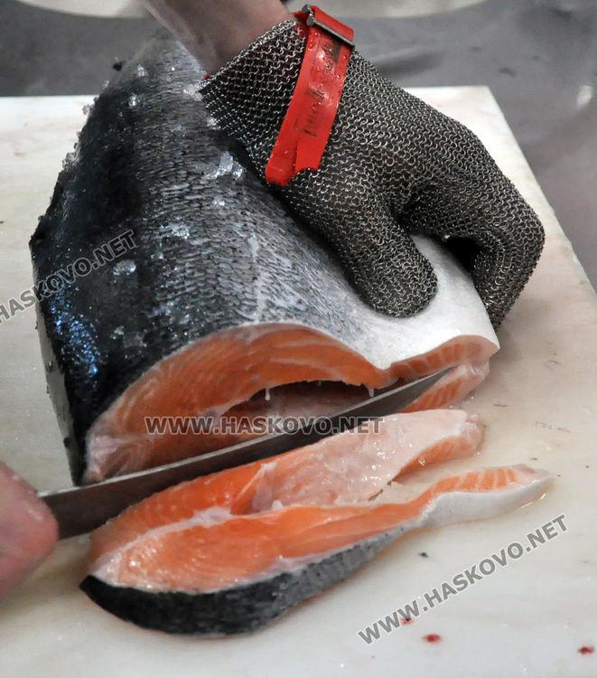 Усилено търсене на риба в хасковските магазини преди Никулден