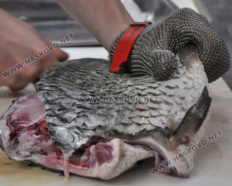 Усилено търсене на риба в хасковските магазини преди Никулден