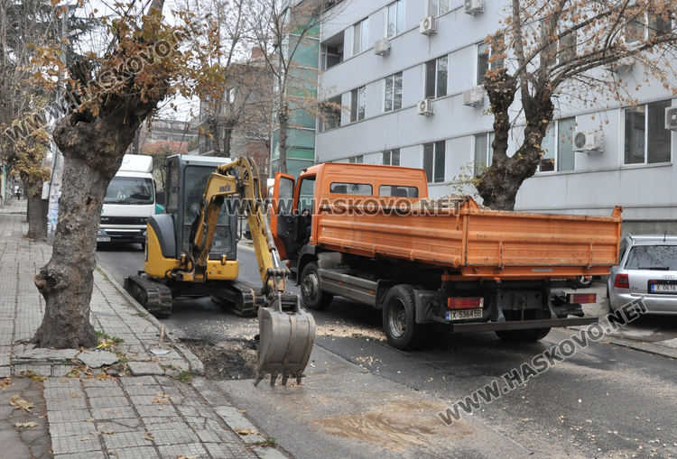 Част от Хасково без вода заради ВиК авария, затвориха част от „Кирков“