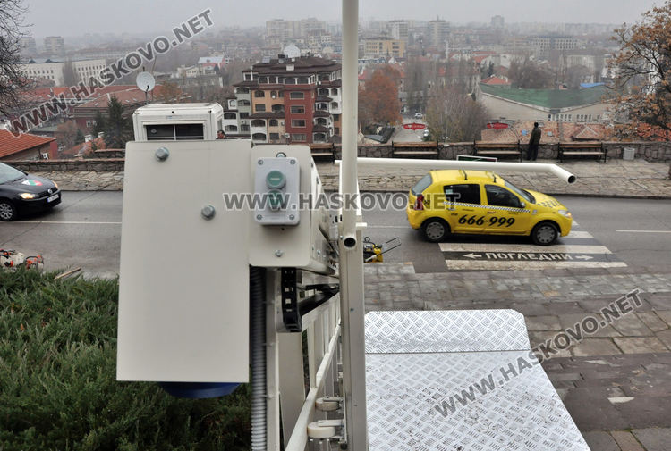 Монтираха подемник за хора с увреждания към монумента „Света Богородица“