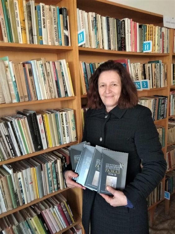 Читалищната библиотека в Млечино получи дарение от университетско издателство