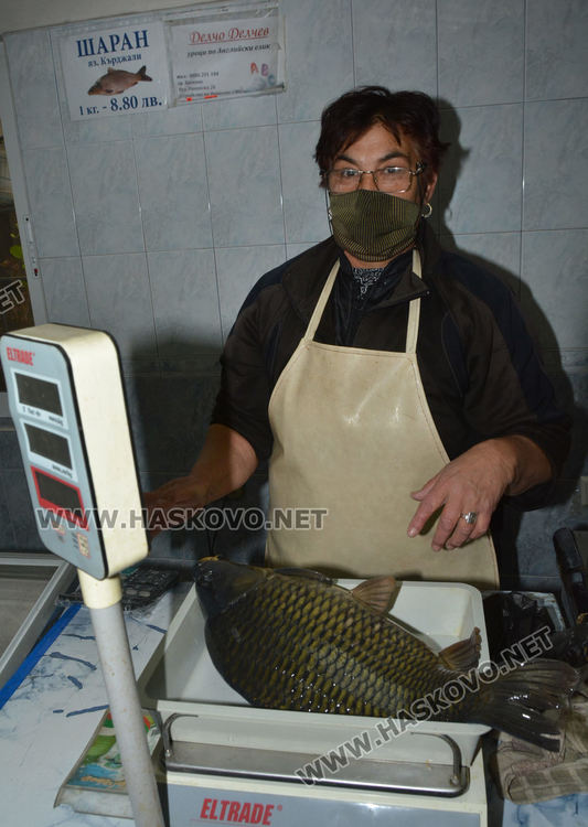 Шаранът поскъпна в последния момент. Проверки до дупка по магазините