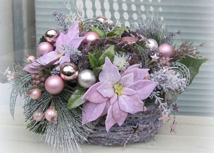 Артистична коледна украса в розово