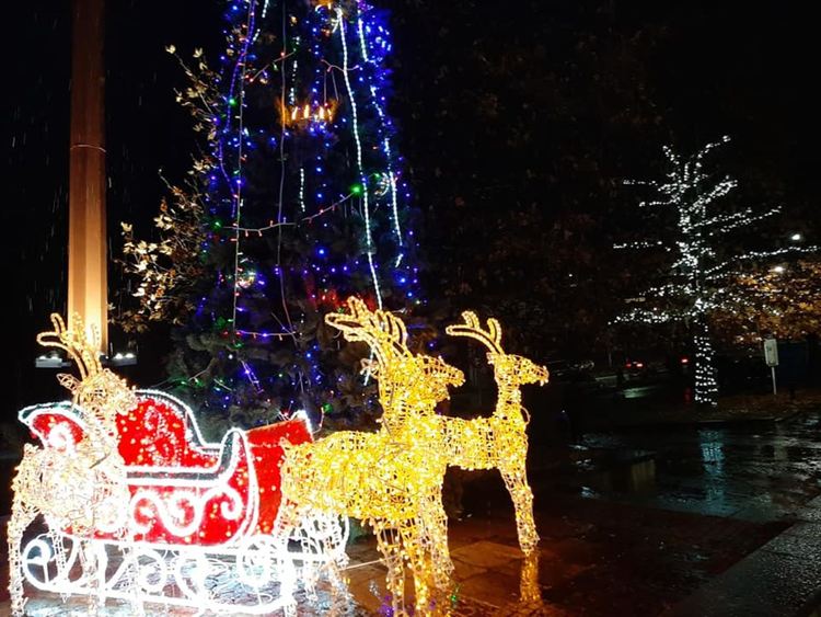 Грейнаха светлините на коледната елха в Смолян. За съжаление...без тържества