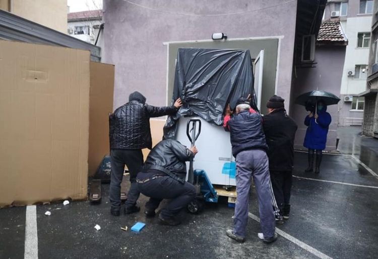 В Бургас пристигна фризер за съхранение на ваксина