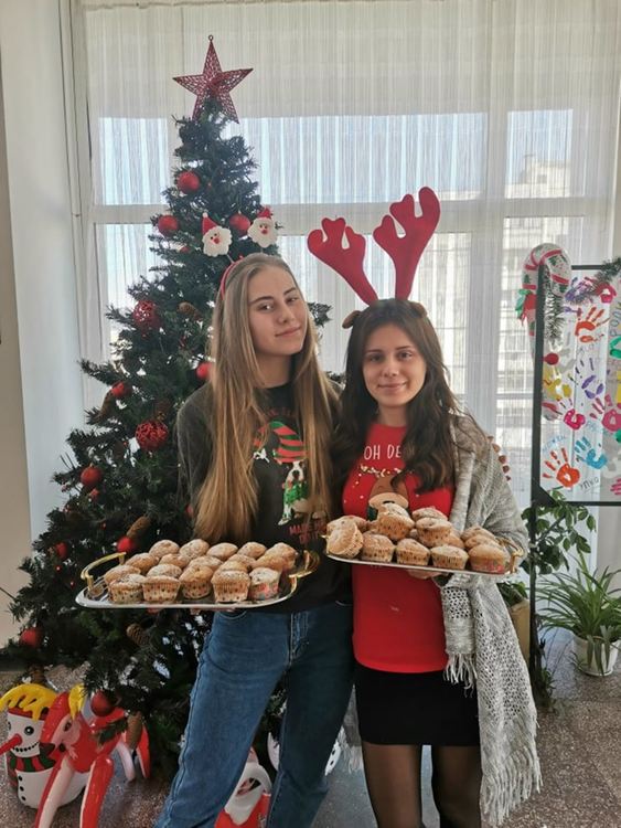 Тази вечер грейва коледната елха на славейковци