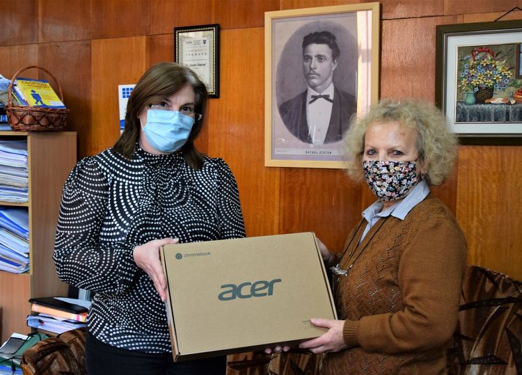 Учителите в СУ „Васил Левски“ в Ардино с ново преносимо устройство Chromebook