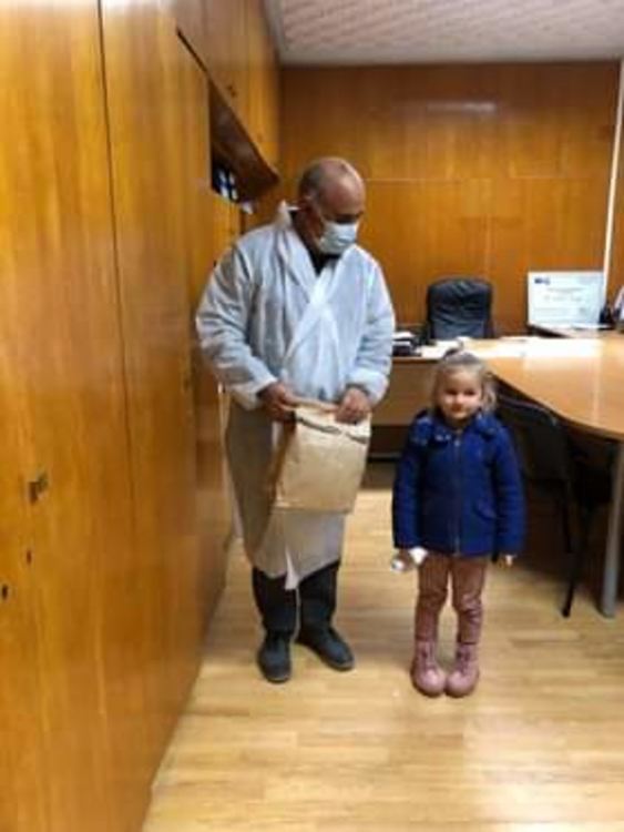 Коледни картички дари НЧ &bdquo;Балкански просветител &ndash; 1871&rdquo; на медиците от МБАЛ &ndash; Смолян