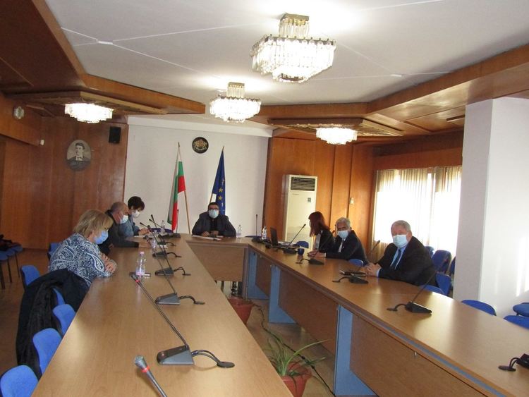 Областният щаб обмисля механизъм за командироване на медицински специалисти