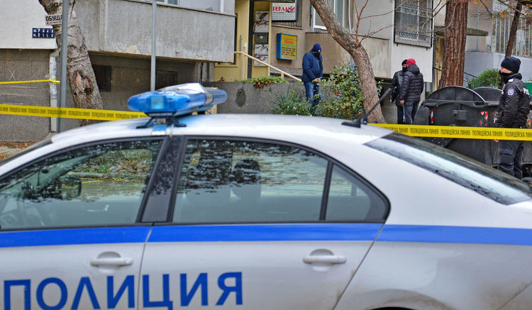 Трима застреляни в апартамент във Варна