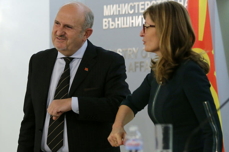 Българската позиция не е вето, заяви Захариева пред Бучковски