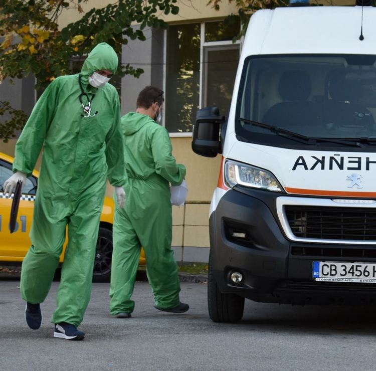 Няколко медицински лица са сред новозаразените с COVID-19 в Асеновград