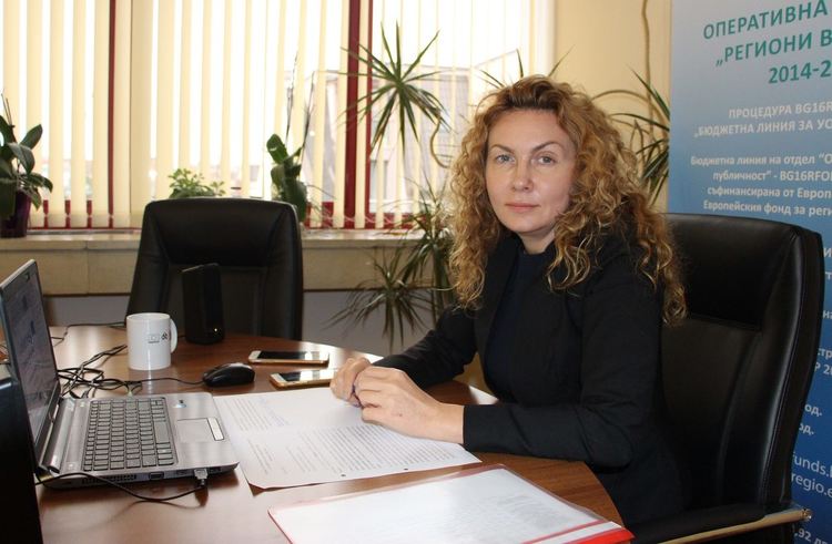 Деница Николова