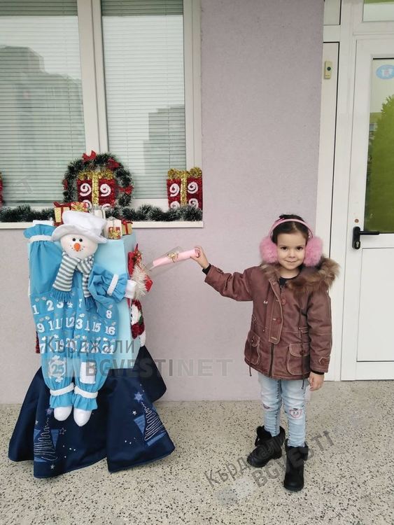 Дете-сираче от детска градина „Баба Тонка” поиска подарък прахосмукачка от Дядо Коледа, за да облекчи баба си