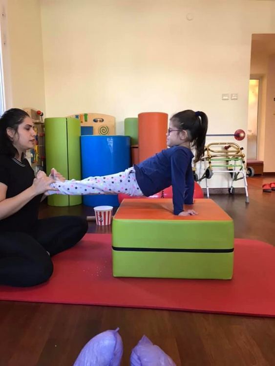 Продължава кампанията „Да помогнем на Радост да проходи“