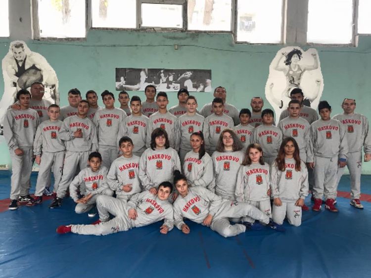 Силвия Митева - на първия ред вдясно