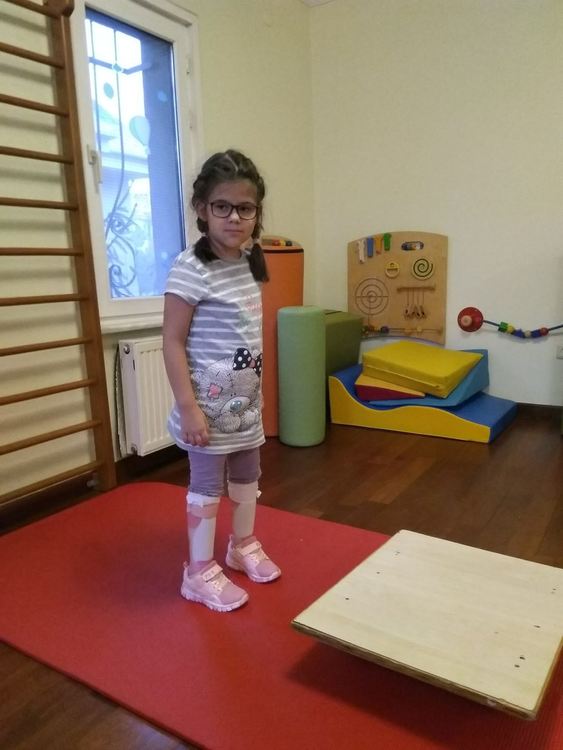 Продължава кампанията „Да помогнем на Радост да проходи“