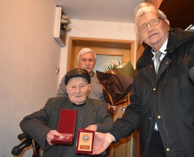 Община Асеновград връчи плакет и парична помощ на шестия столетник в града за тази година