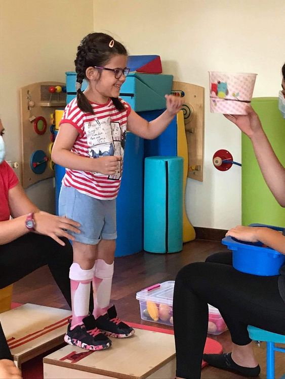 Продължава кампанията „Да помогнем на Радост да проходи“