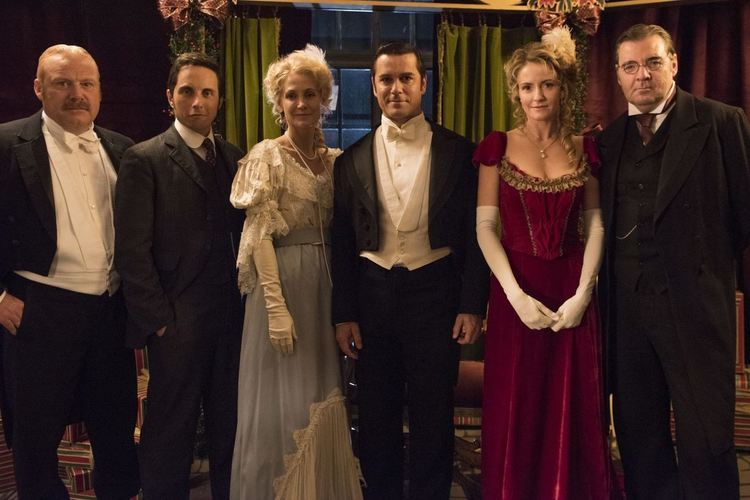 Коледа в стил „Мърдок“ по Epic Drama