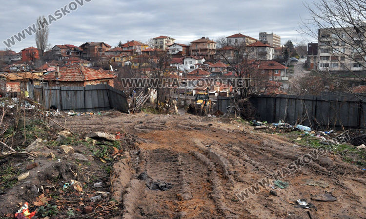 Разчистват дерето в „Република“, вадят по над 20 тона отпадъци дневно