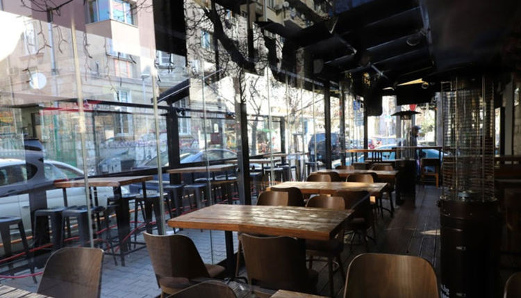 Отваряне веднага и щабът да мълчи, скочиха ресторантьорите