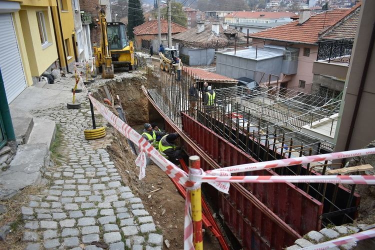 Заместник-кметът инж. Стоян Димитров извърши проверка на ремонта на ул."Странджа"