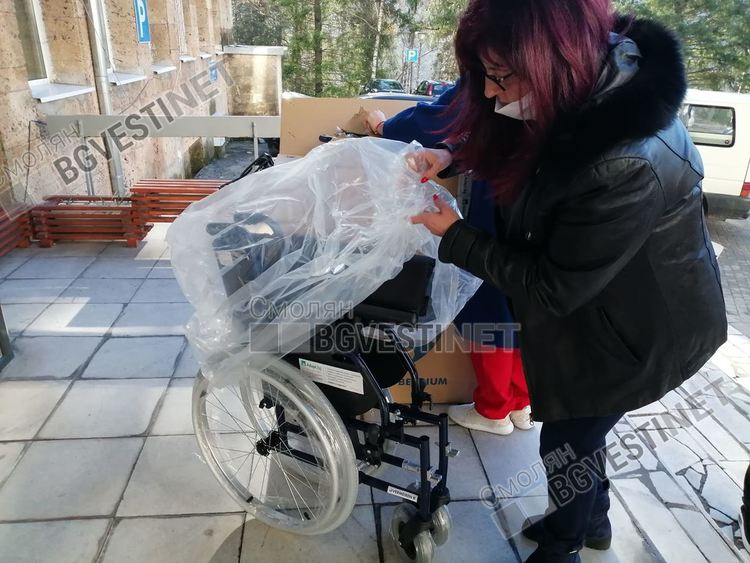 Спешното получи дарение - две нови рингови колички. Дарителите пожелаха анонимност