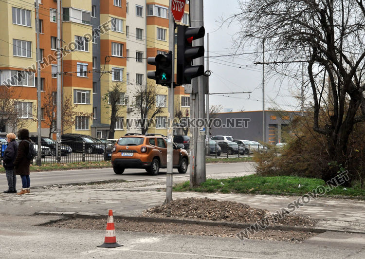 „Екопрогрес“ кърпи дупки в Хасково с около 20 тона студен асфалт