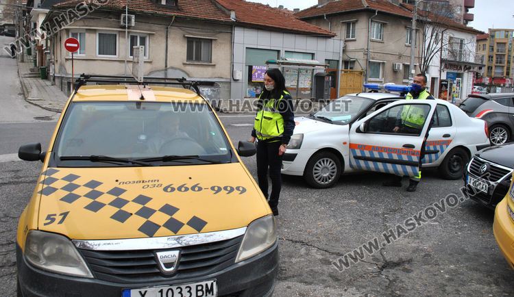 ДАИ проверява такситата в Хасково, хванаха неизрядни