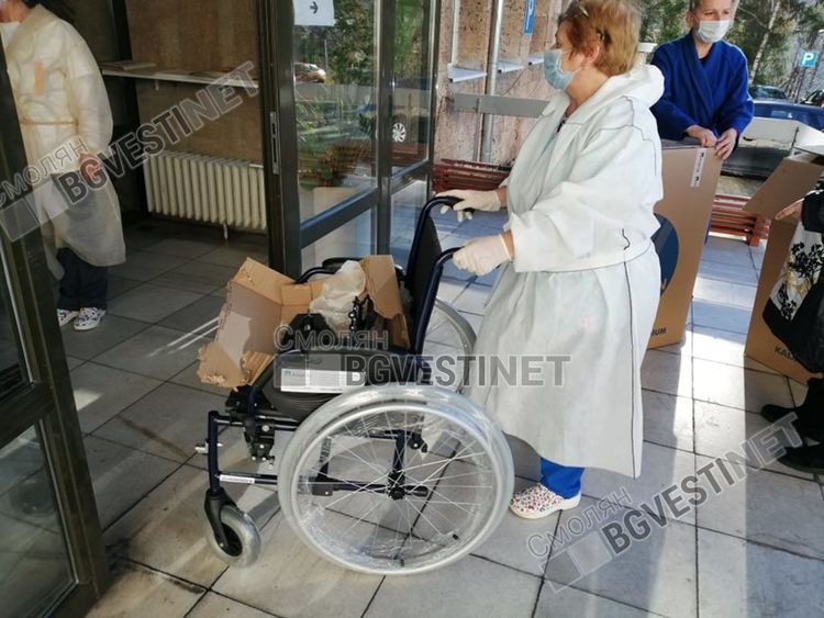 Спешното получи дарение - две нови рингови колички. Дарителите пожелаха анонимност