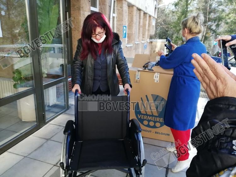 Спешното получи дарение - две нови рингови колички. Дарителите пожелаха анонимност