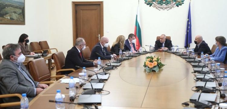 Щабът поиска мерките да останат до края на януари