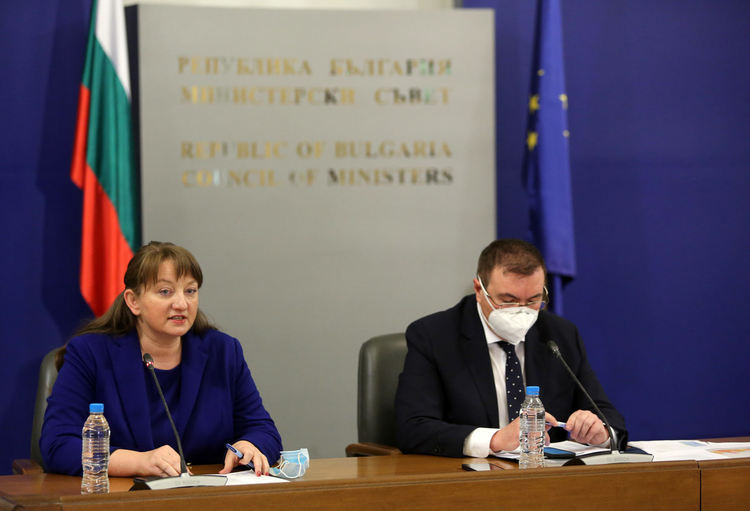 Компенсация 75% за служителите на затворени бизнеси през януари