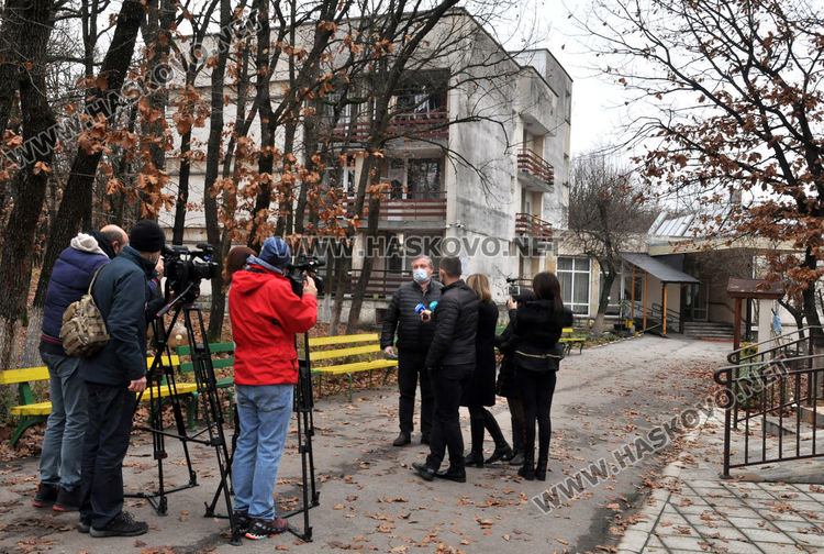 Почина мъж с коронавирус в Старческия дом, тестват още около 100 потребители и служители