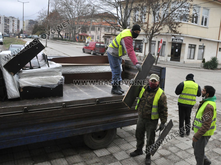 Бездомниците от центъра за временно настаняване се нуждаят от храна, дрехи и книги