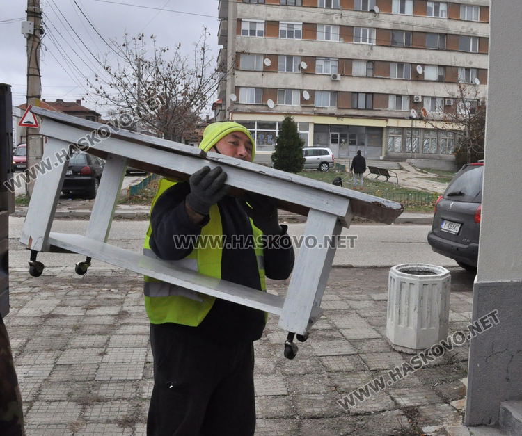 Бездомниците от центъра за временно настаняване се нуждаят от храна, дрехи и книги