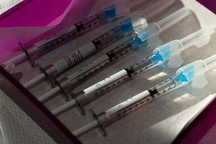 Франция започва ваксинация веднага след одобряването на ваксината от ЕМА