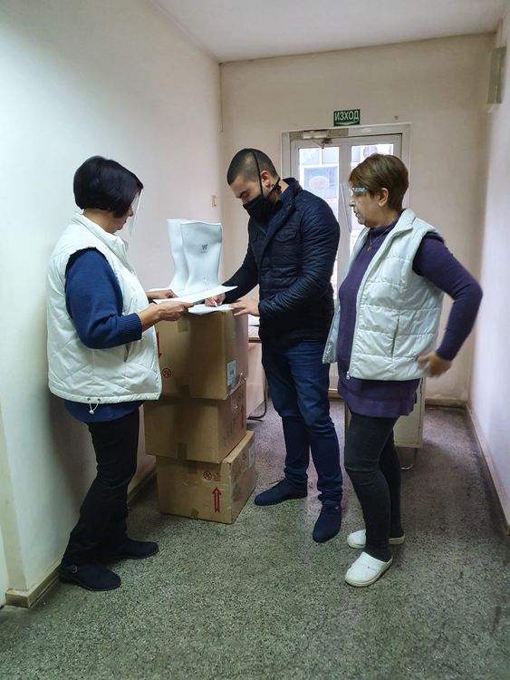 Ново дарение за Covid отделението в МБАЛ "Св.Екатерина" направиха днес съветниците от ГЕРБ